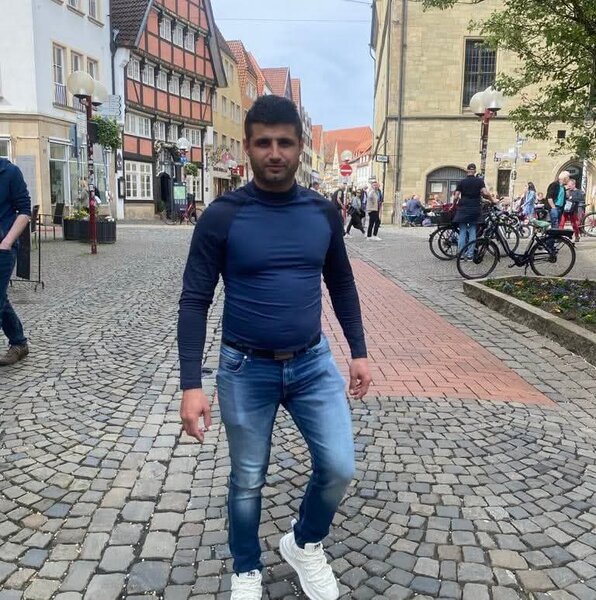 Sportiv, singur, 35 de ani, 175 cm, 80 kg.