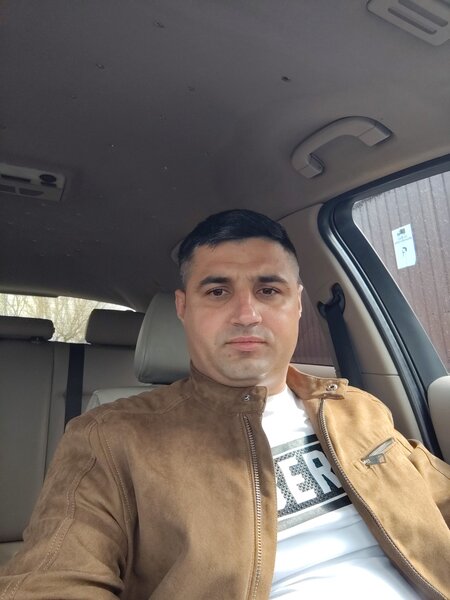 Sportiv, singur, 35 de ani, 175 cm, 80 kg.